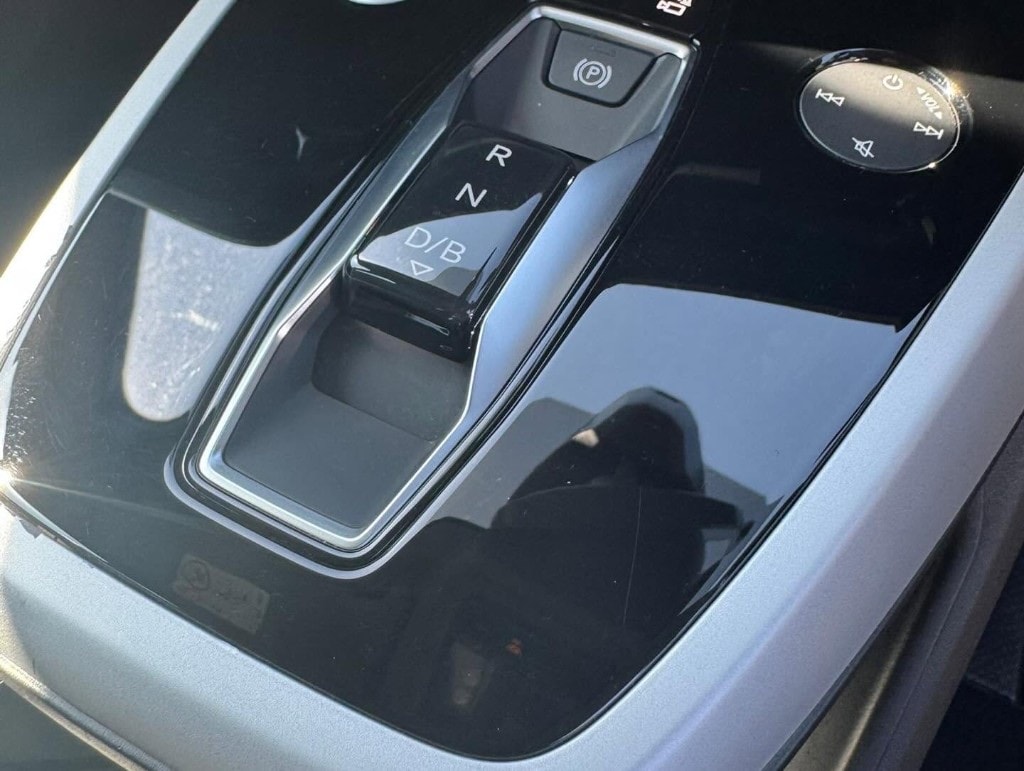 Detailed gloss-black gear selector and centre console