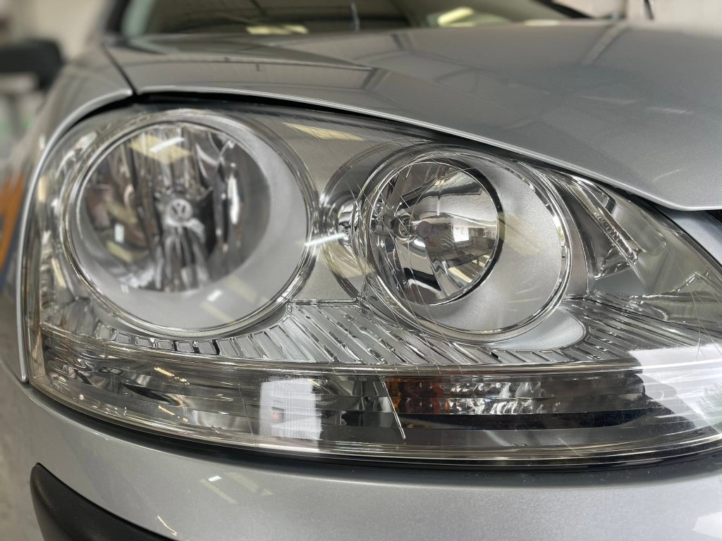 Crystal-clear headlight after restoration and polishing